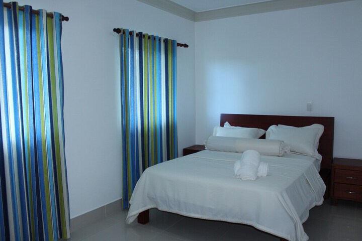 Room 4 of 10
