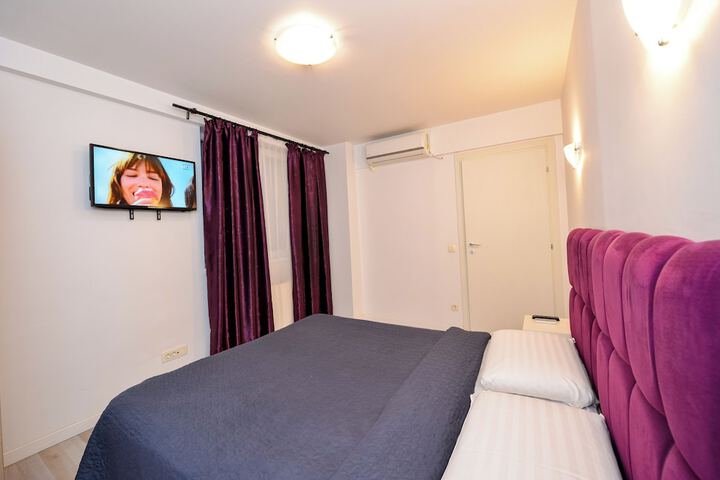 Room 6 of 35