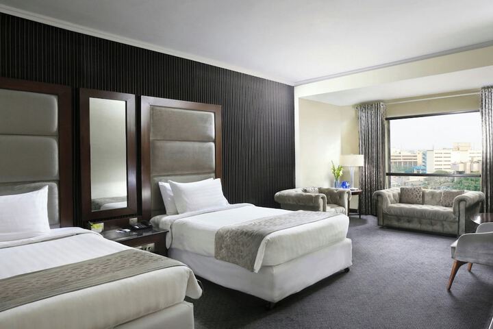 Room 16 of 38