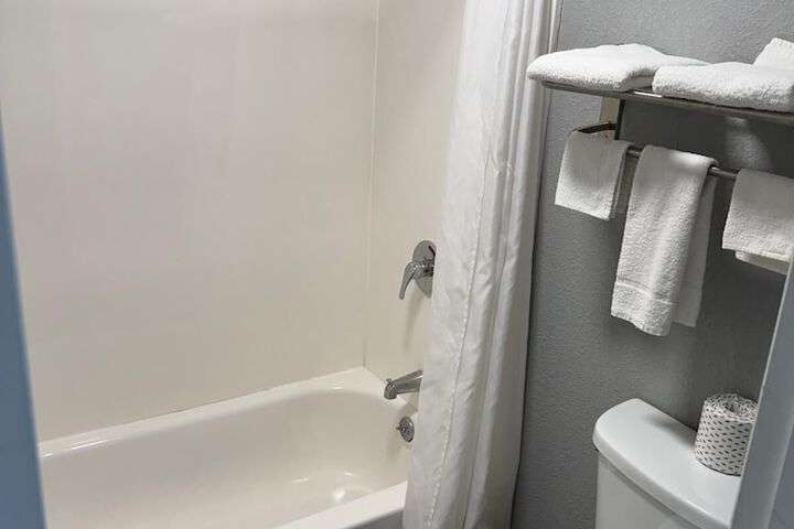 Room 11 of 21