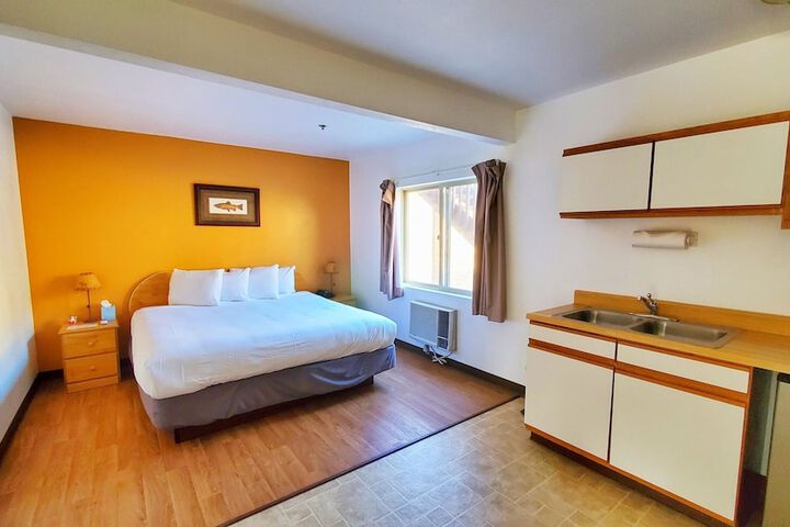 Room 10 of 33