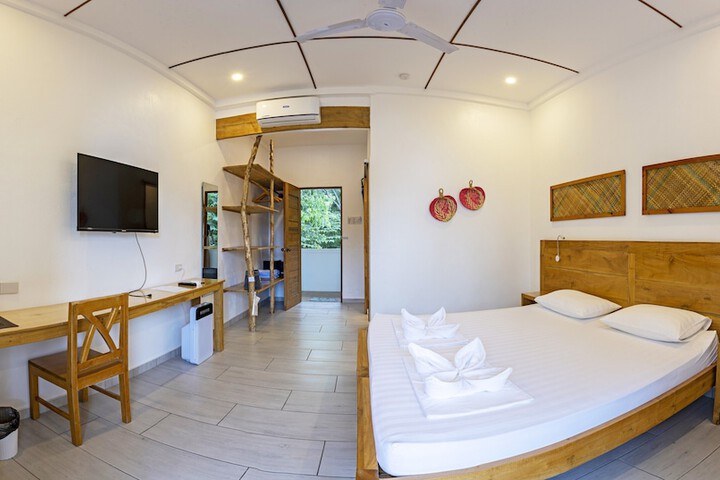 Room 34 of 40