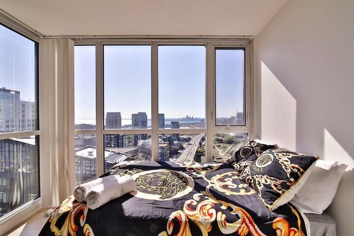 Room 1 of 18