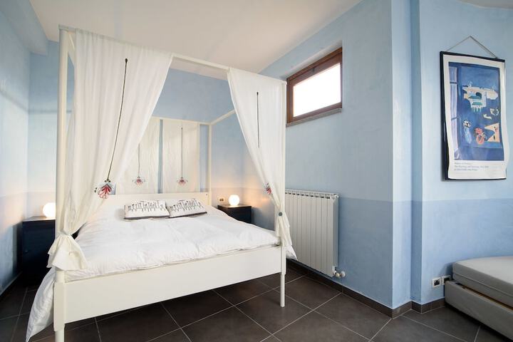 Room 8 of 82
