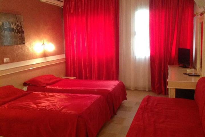 Room 13 of 28