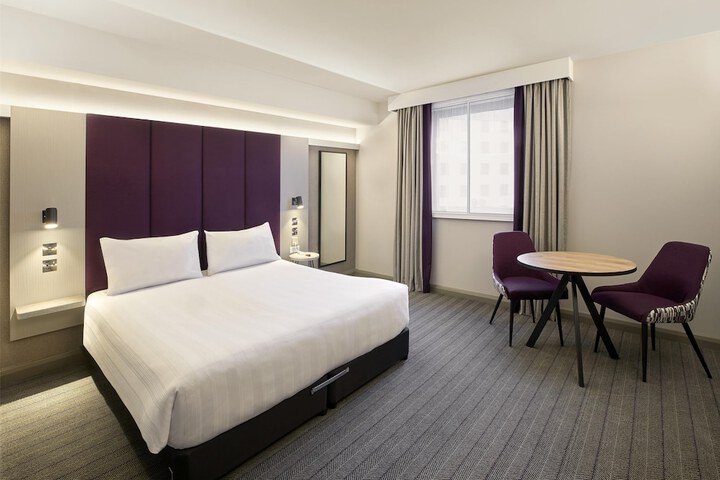 Room 3 of 20