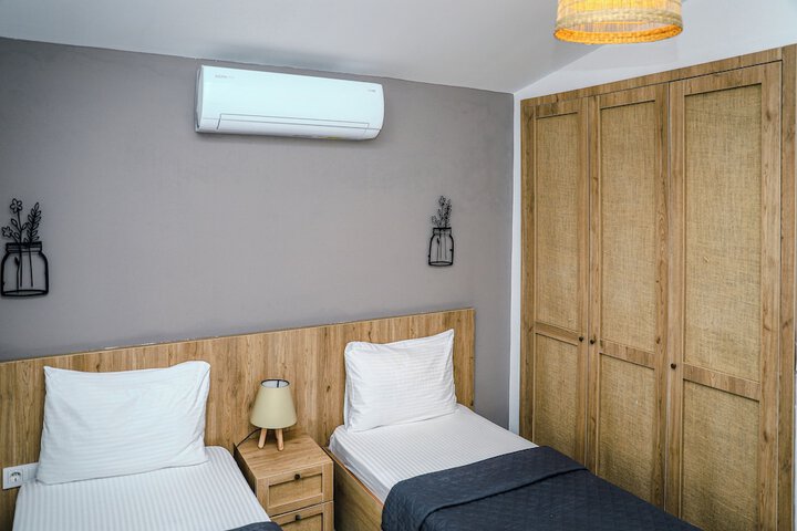 Room 6 of 31