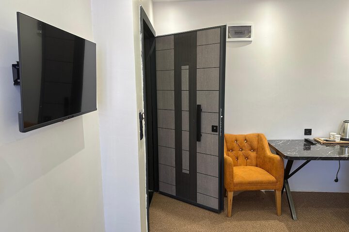Room 9 of 22