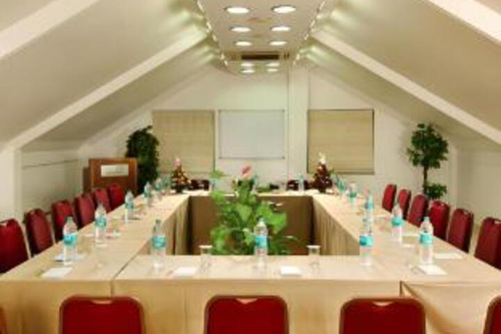 Room 7 of 14