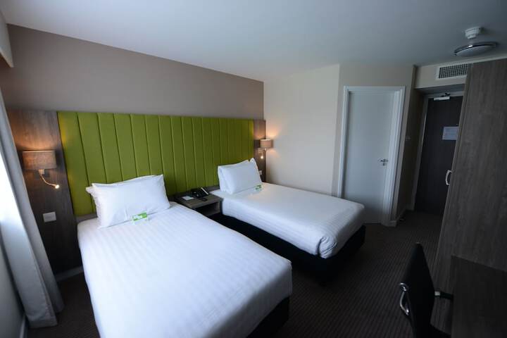 Room 5 of 70