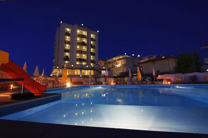 Hotel with Pool
