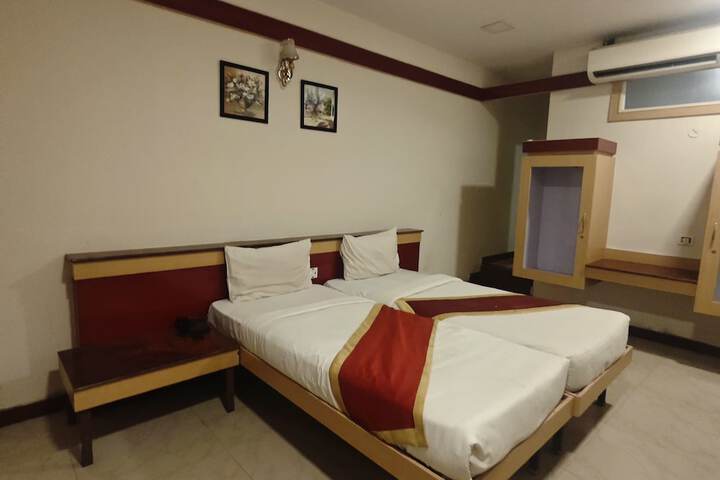 Room 6 of 17