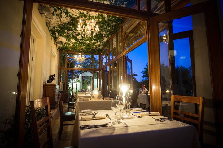 Dining 87 of 102