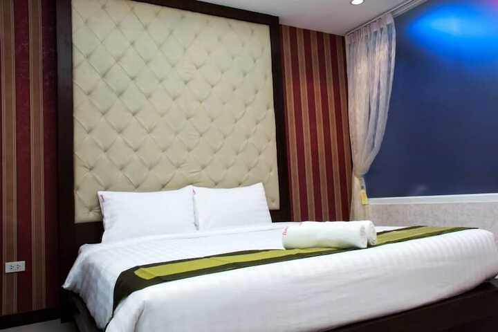 Room 8 of 26