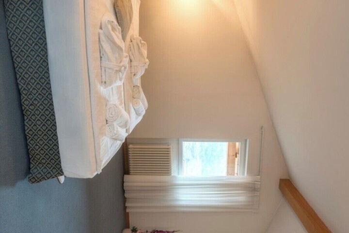 Room 7 of 33