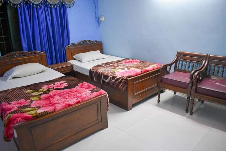 Room 6 of 15