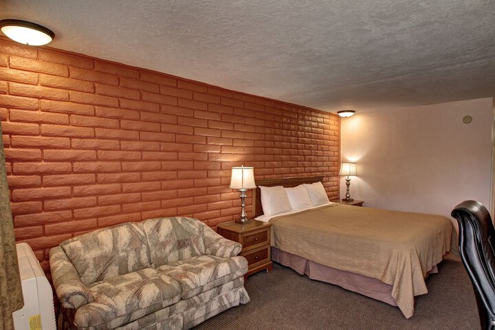 Room 6 of 37