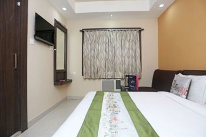 Room 11 of 26
