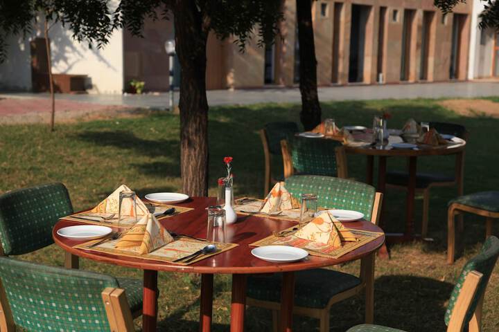 Dining 54 of 68