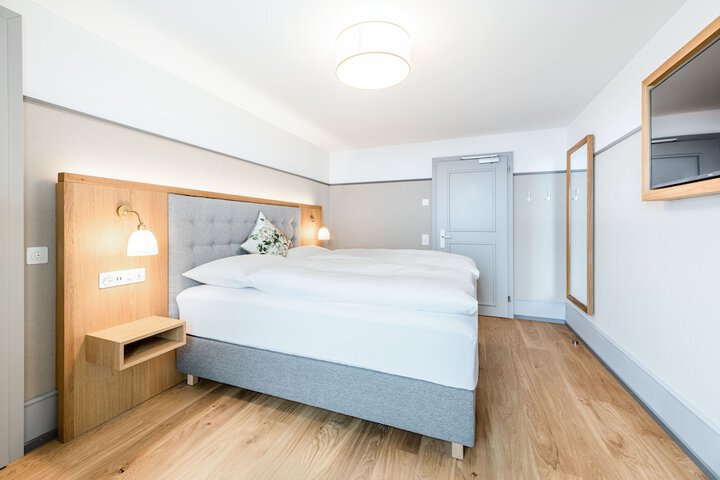 Room 25 of 60