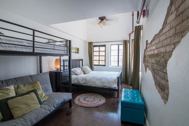 Room 10 of 65