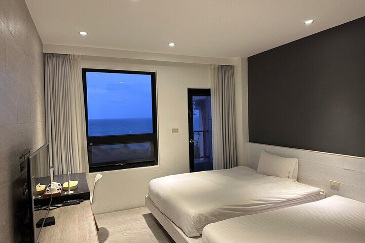 Room 13 of 17