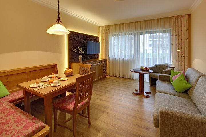 Room 12 of 28