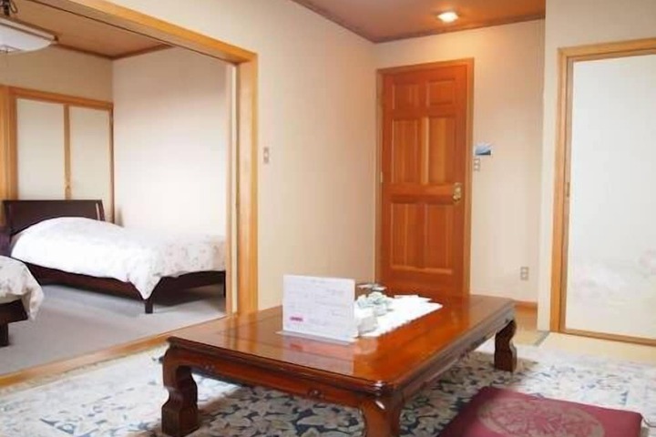 Room 10 of 35