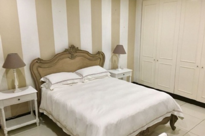 Room 12 of 216
