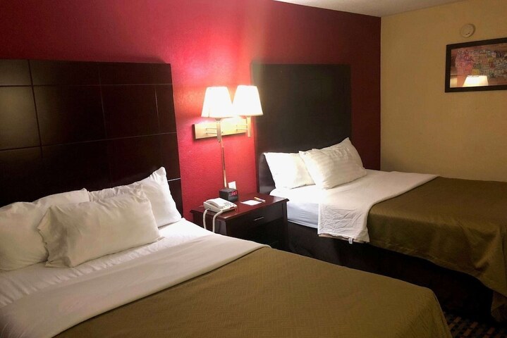 2 Double Beds (12 of 13)
