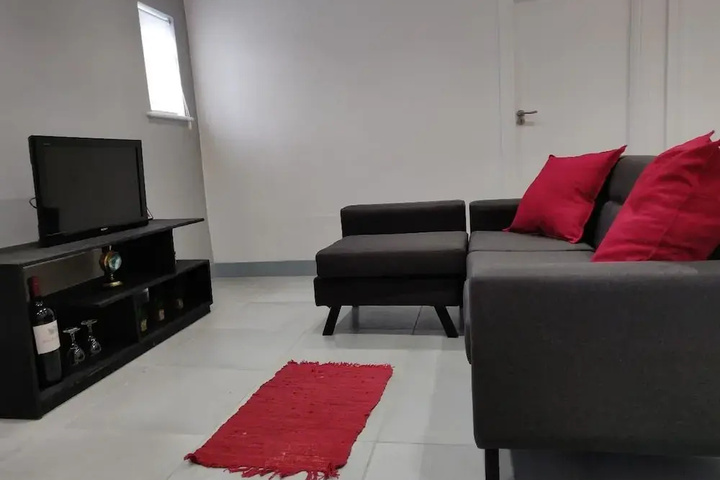 Room 7 of 12