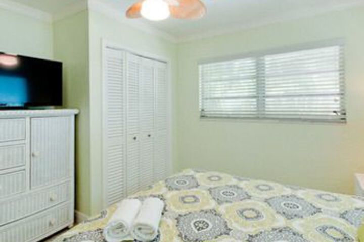 Room 6 of 24