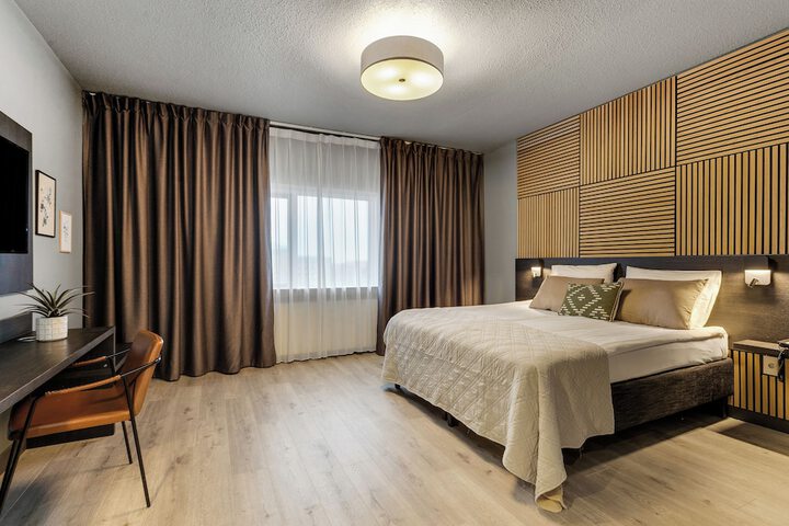 Room 9 of 60