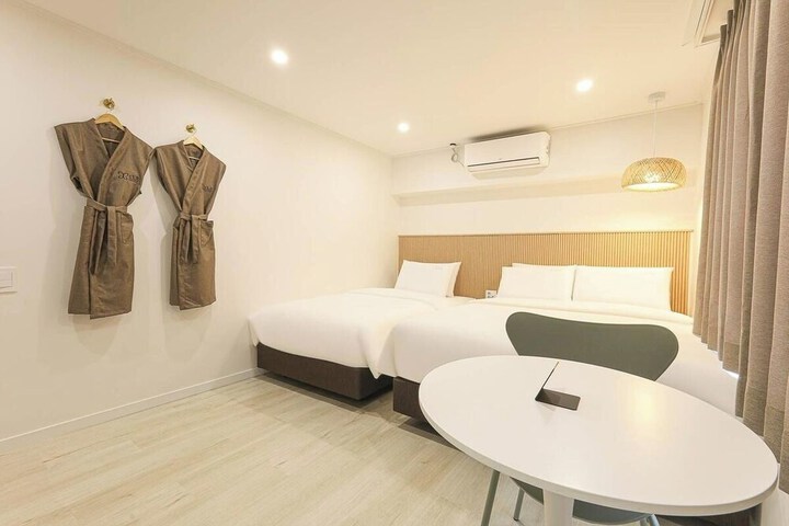 Room 12 of 41