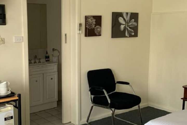 Room 2 of 65