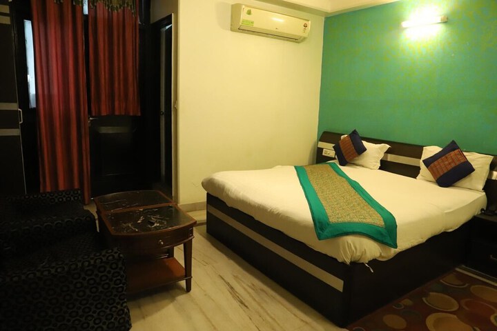 Room 13 of 35