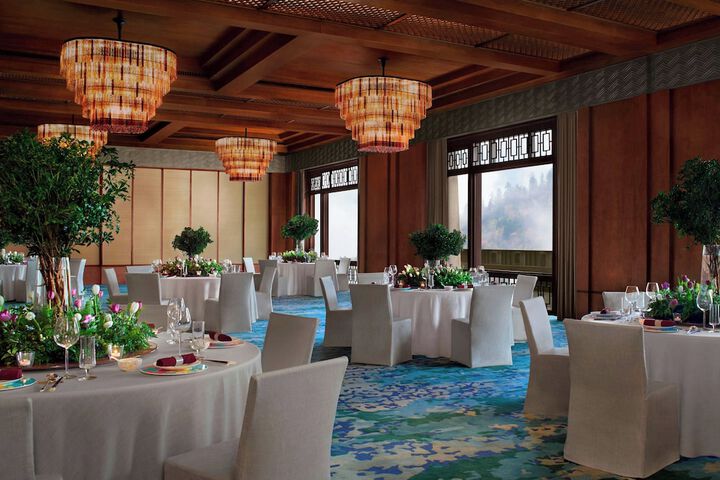 Ballroom/Hall 37 of 47