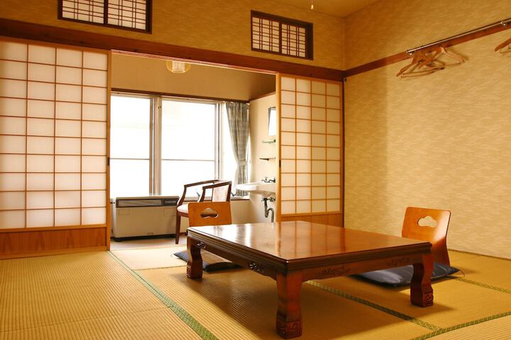 Room 7 of 25