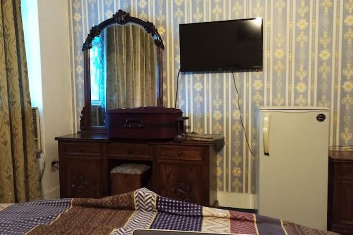 Room 3 of 17