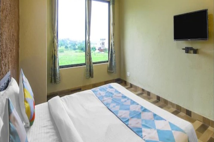 Room 5 of 16