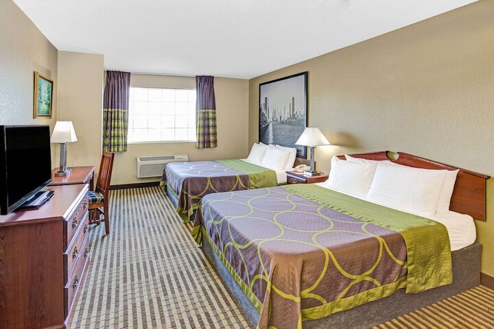 1 Queen Bed (10 of 11)