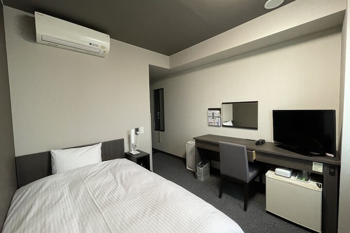 Room 7 of 38