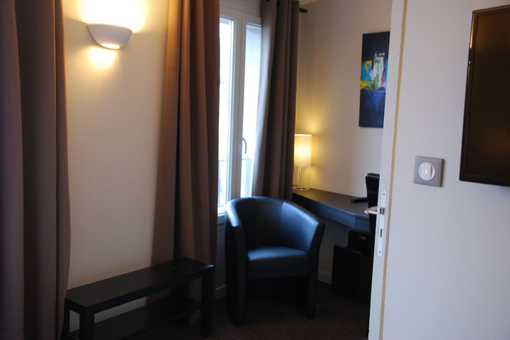Room 8 of 27