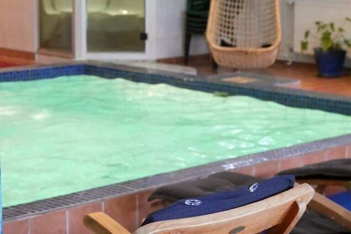 Pool 32 of 63