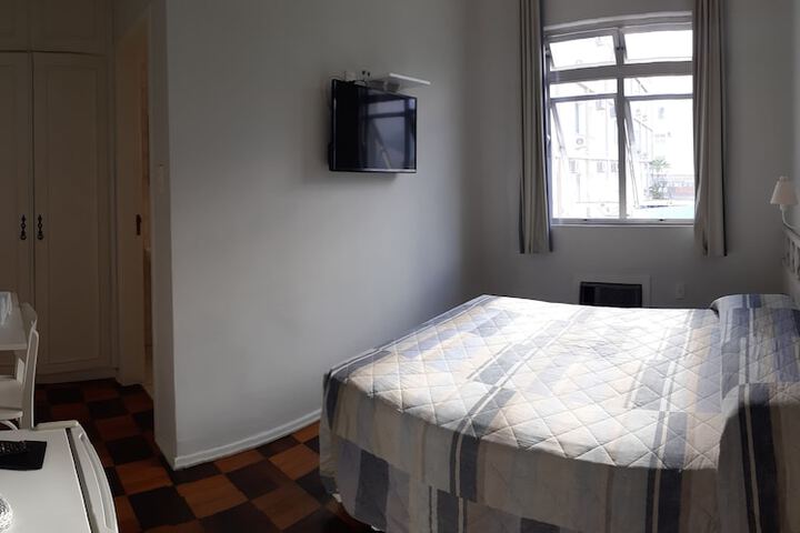 Room 13 of 39