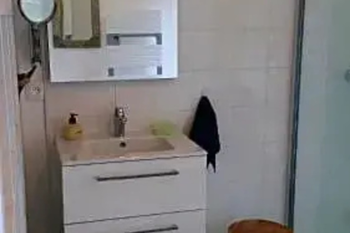 Room 8 of 16