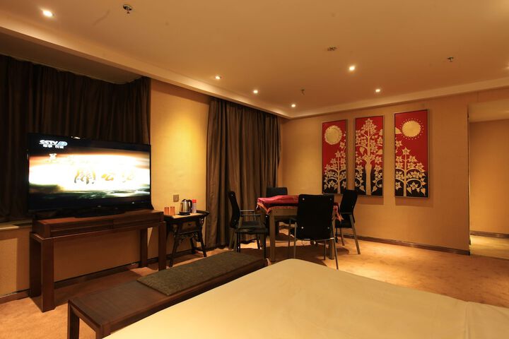 Room 7 of 9