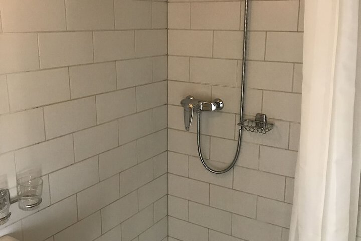 Room 46 of 98