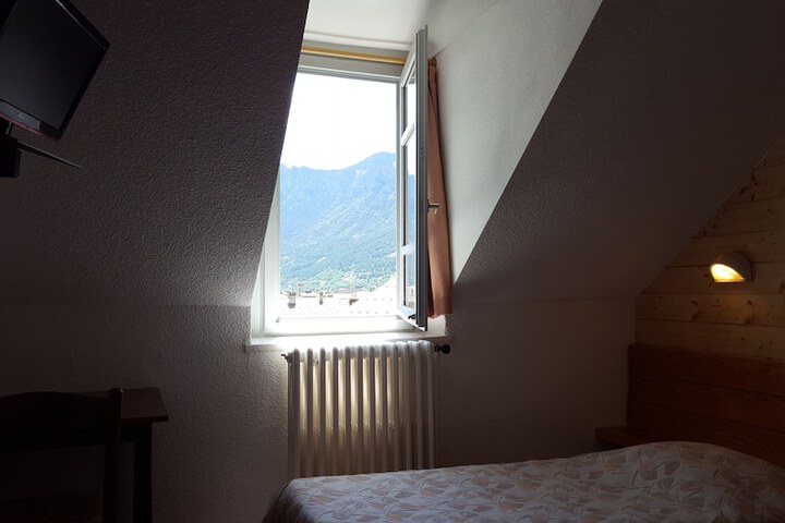 Room 26 of 38