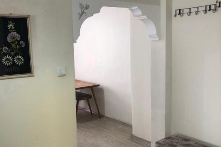 Room 9 of 13